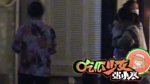 【赵丽颖】赵丽颖带儿子想想家庭聚餐，冯绍峰妈妈抱着孙子边走边吻，好幸福