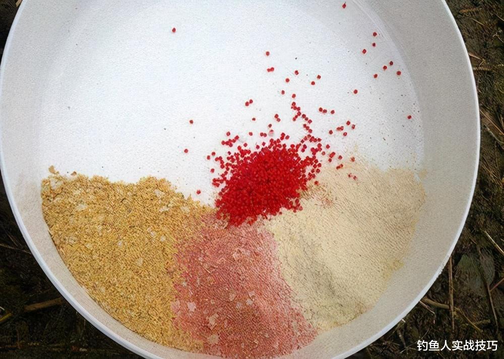 饵料|饵料的5个搭配技巧，掌握好了运用起来，四季钓鱼都上货