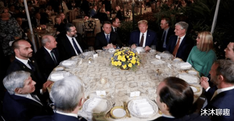 「美国」这就是亲美下场，总统带队22人访问美国，如今16人被确诊感染