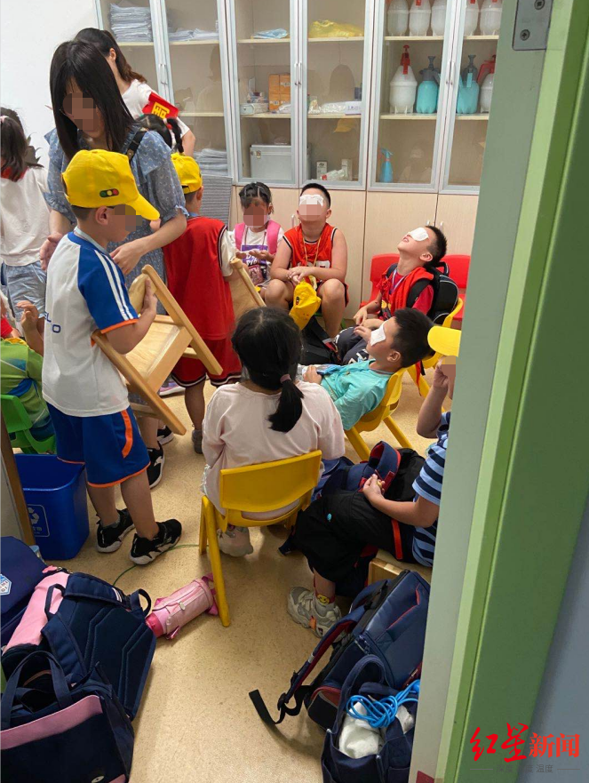 联合国|一小学上百名学生被紫外线灯灼伤，有家长称出现眼角膜脱落