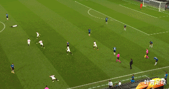 欧联杯|3-2逆转,6夺欧联杯!塞维利亚叠罗汉疯狂庆祝,主帅当场落泪