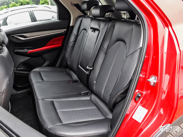 长安汽车|不给同行活路，长安又一力作，一脚油180马力，带1米8大床