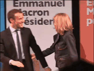 #法国#法国第一夫人扎头发美绝了，晚礼服迷人，小25岁总统老公忍不住抱