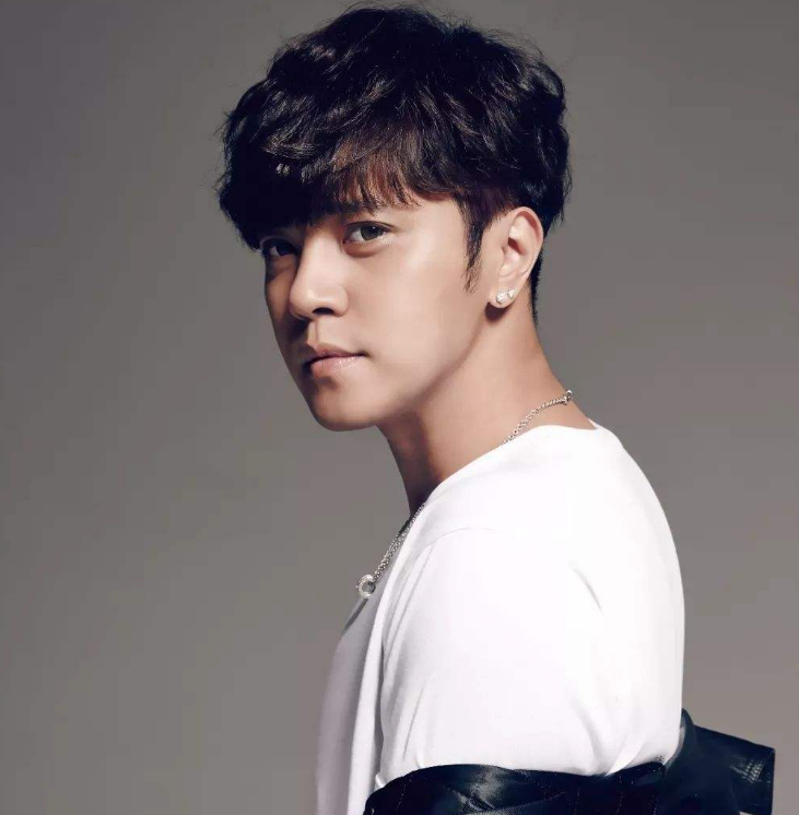 黄秋生|一首《凉凉》送给他！59岁影帝黄秋生欠债跑路，搬离香港躲债