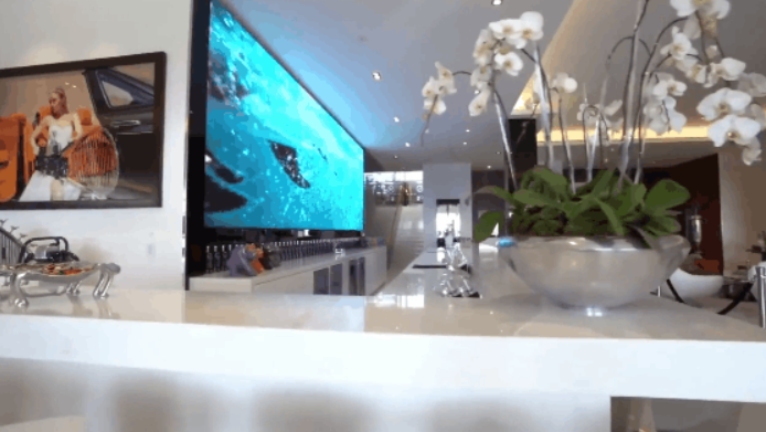 #香槟#买房就送法拉利和布加迪，价值17亿的房子里，LV都只是装饰