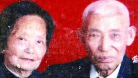 晓君侃史|82岁老人第三次结婚，领证时才发现，对方竟是失散60年的结发妻子