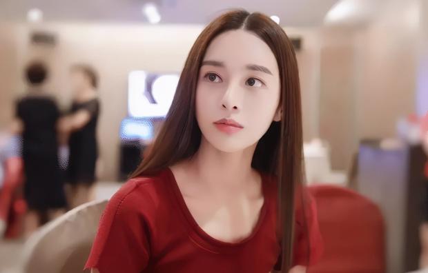 李云迪|音乐的世界就是这么美好，国内钢琴大师最近有一个女弟子非常火爆，作曲的时候观众只关注她的身材
