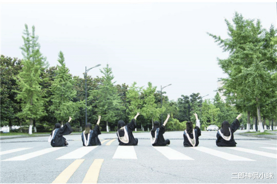 清华大学@大学毕业生工资排名，不是清华也不是北大，是它拿到冠军