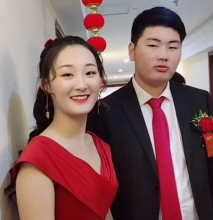 朱之文|大衣哥儿子陪岳父岳母看电视，对方表情有些“微妙”