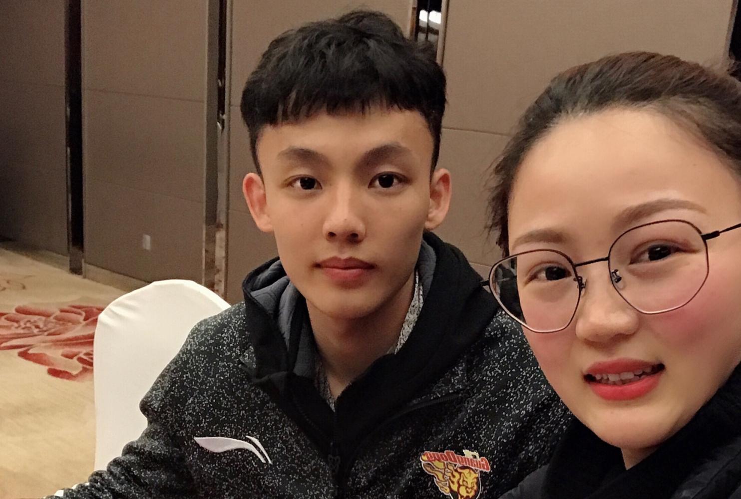 广东男篮|广东队中徐杰的20万年薪不是最少的，他的年薪还不如易建联零头