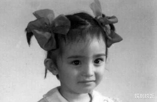 #杨幂#11岁杨幂与李亚鹏搭戏片段曝光,五官精致从小就是美人胚子