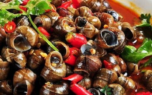 「田螺」为什么你炒的田螺吸不出来？学会这1招，田螺“一吸就脱壳”！