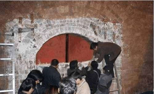 朱元璋|丈夫的墓被盗一空,她的墓一墙之隔却无人问津,专家打开后呆住