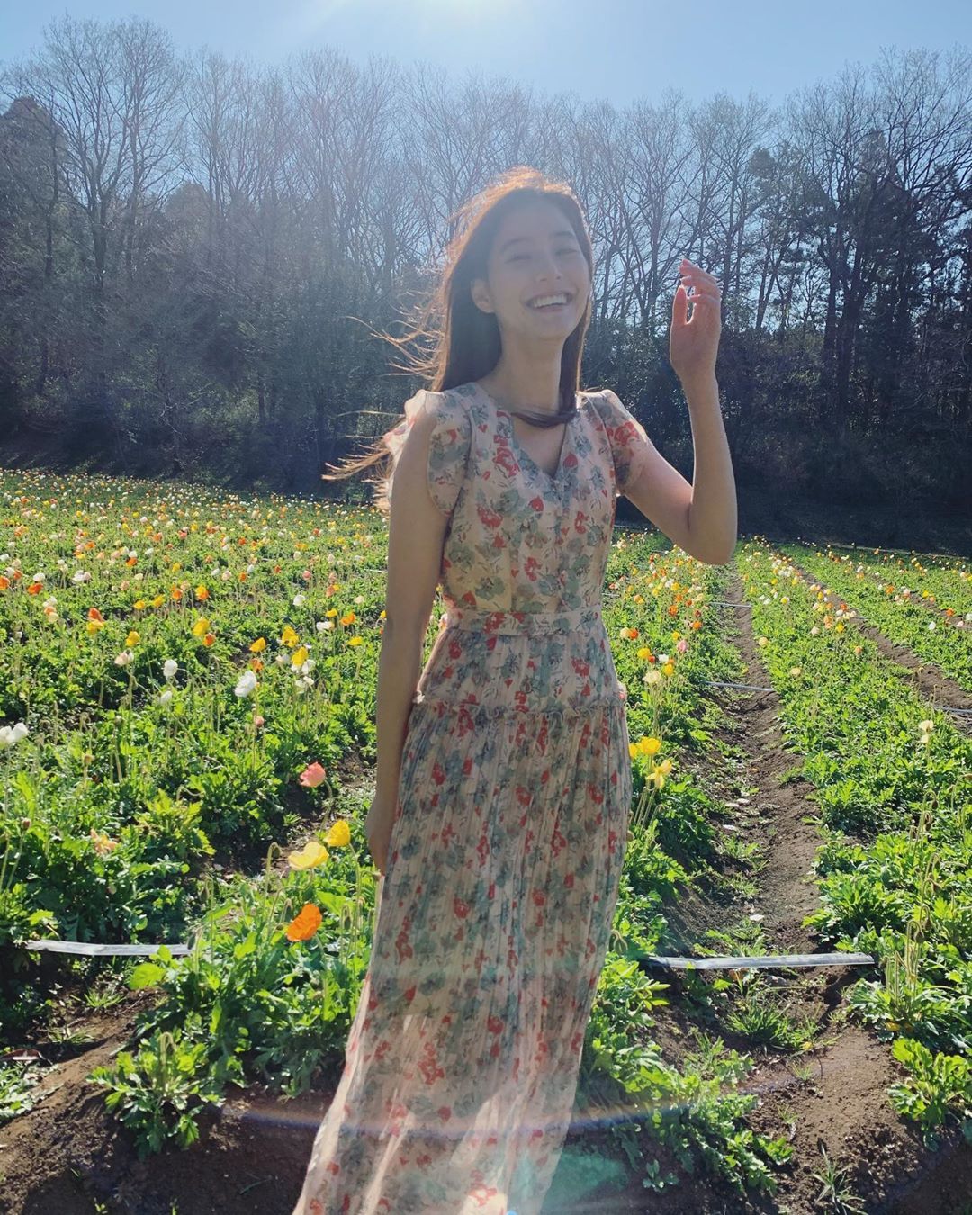 「新木优子」“日本第一仙女”新木优子，穿碎花裙子好治愈，这就是男生都喜欢的样子吧