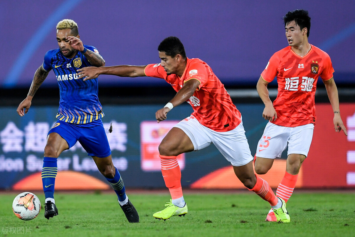 广州恒大|张琳芃停赛将无缘下一轮，恒大三人可成他的替身，未来被卡帅重用