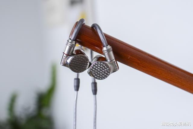 华为|你的索尼情怀从哪款产品开始？Walkman、耳机还是大楼