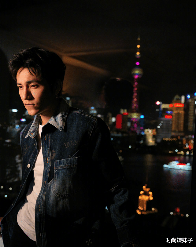 陈坤|陈坤哪像44岁,掀起刘海似韩剧男主,不给00后留活路