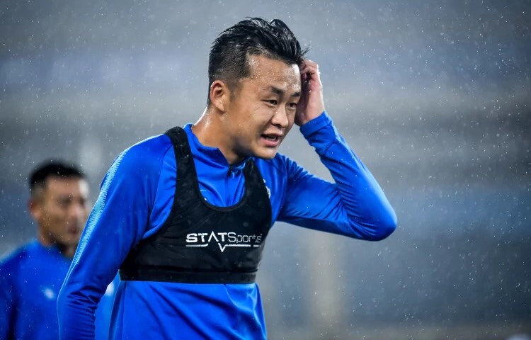 赵旭日|赵旭日先爆射两脚，飞翼变身大连人“C罗”，前皇马新星中超首球