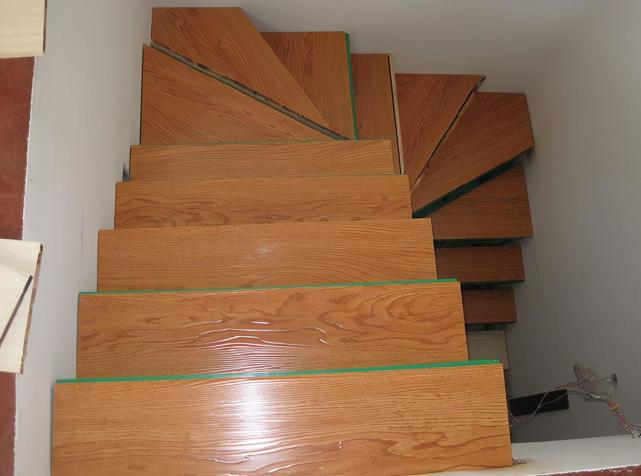 |自己网上买钢架给老房加了个楼梯,完工后老婆夸我真会过日子