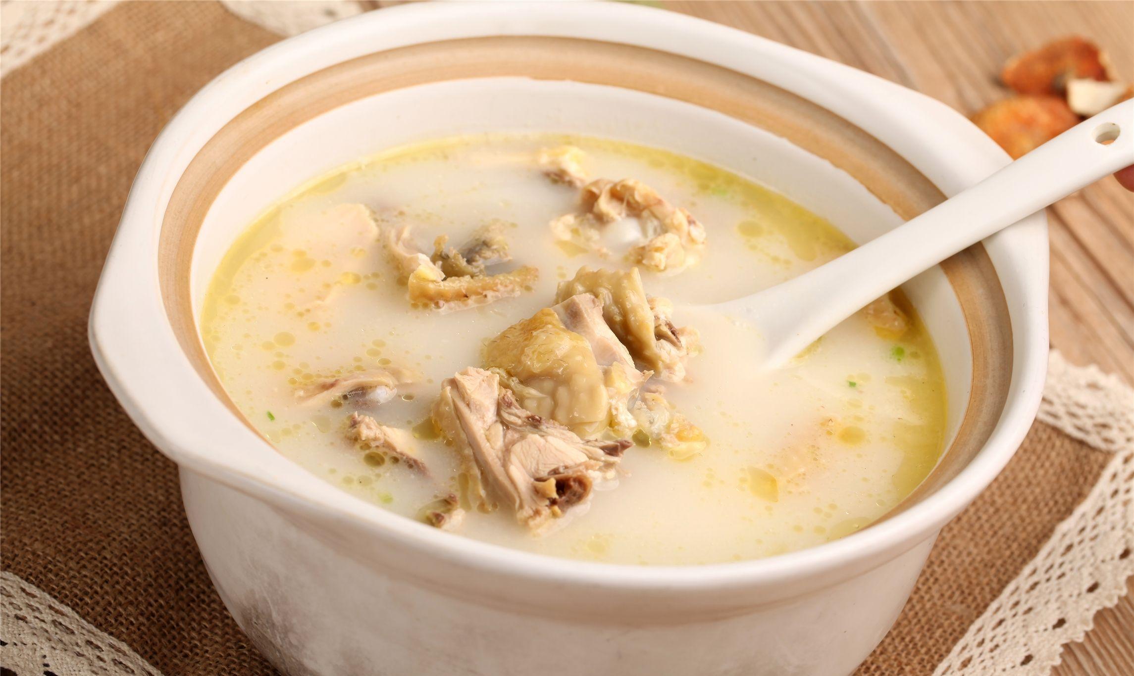 『鸡汤』它是鸡身上“最脏”的部位，炖鸡汤一定要丢掉，但大部分人忽略了