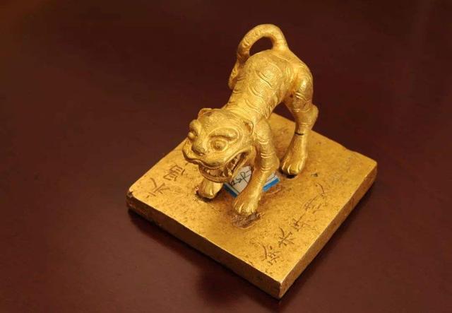 趣观历史|7年前四川村民发现一枚金印，随手卖了1300万，结果“报应”来了