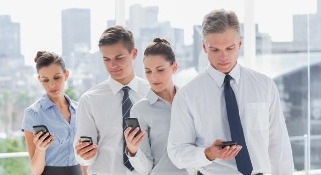 薪水|为何现在的年轻人，拒绝外派和加班？这四点给你讲深讲透