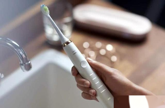 电动牙刷不是人人都能用的！一起来看看电动牙刷的益弊