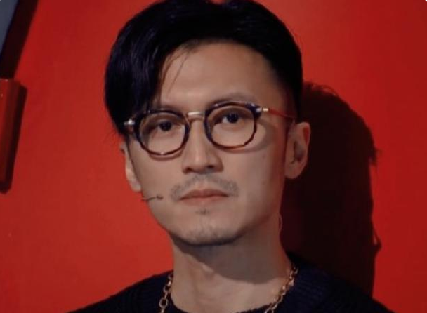 谢霆锋|当年不愿回家种田的小伙易波，花钱整容成谢霆锋当明星，如今怎样