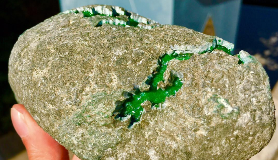 [翡翠]打工仔直播间拿下一源石，万众瞩目之下切开，成品出来闪瞎眼！