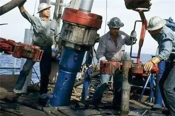 【】苏联当年挖穿地球，却在12263米突然停手，亲历者终于说出真相