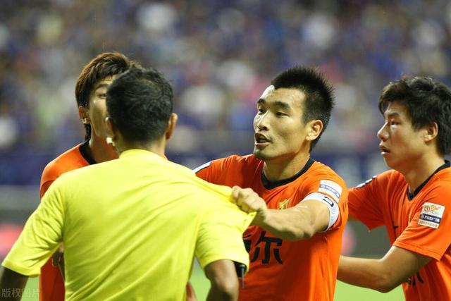 广州恒大|恒大功勋外援正式宣布退役，曾为球队拼成重伤，却未能善始善终