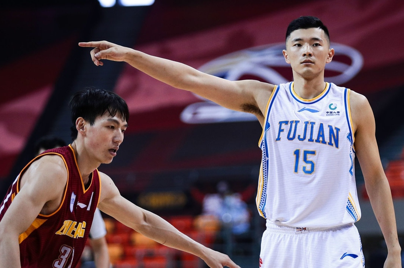 杜锋|11中4 ,15中11!一个只会虐菜,一个遇强则强,杜锋再傻也知道怎么选