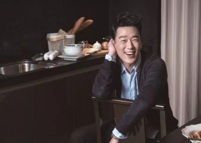 型男|45岁凭“贱男”走红,身价低于一亿的角色别找他:真是“千面型男”