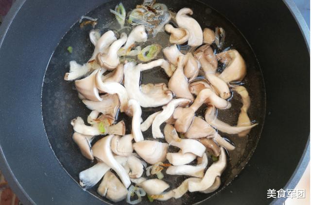 荞麦|秋冬多给老人吃这面，纤维是大米的10倍，营养好味道，血糖高常吃