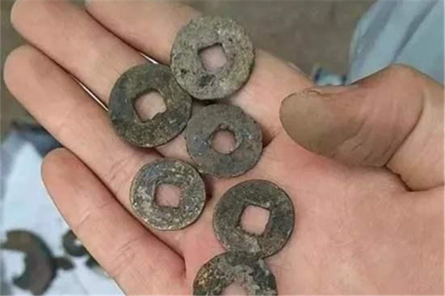 南宋|村民修房意外挖出南宋古墓，专家看到墓志铭，破口大骂：不要脸！