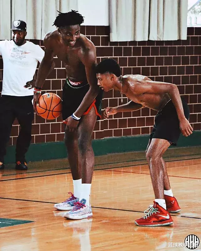 『凯里·欧文』欧文17岁小学弟轰动全美！提前锁定明年状元秀！比Zion还猛