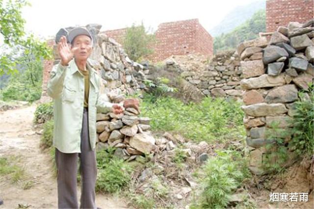 【二哥】把敌人引入埋伏圈的王小二,牺牲前他并不是一个人,还有人在目睹