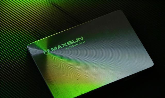 「ssd」459元买到512G固态硬盘！拆解竟是闪迪颗粒，开机仅8秒