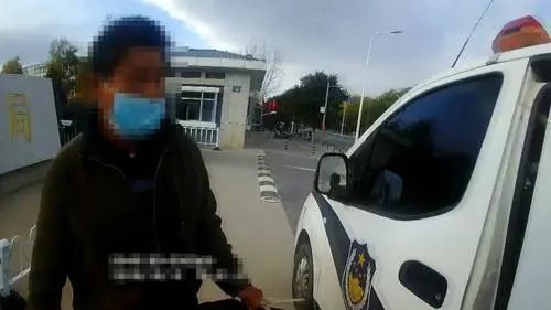 红星新闻|男子逃亡30年，双亲离世！自首后却发现…