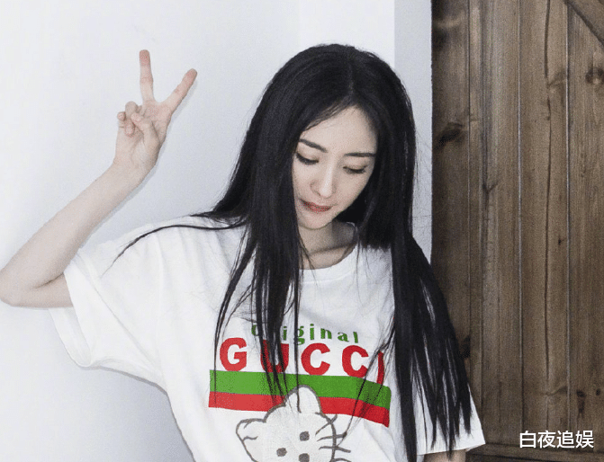 杨幂|杨幂为何总是露额头？当她戴“齐刘海”假发时，瞬间就明白了