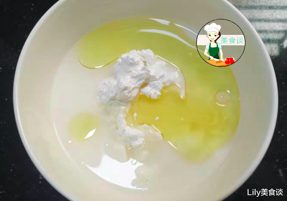 [玉米]糯米粉一定要试试这种做法，一蒸一卷，软嫩甜香，一口一块真解馋