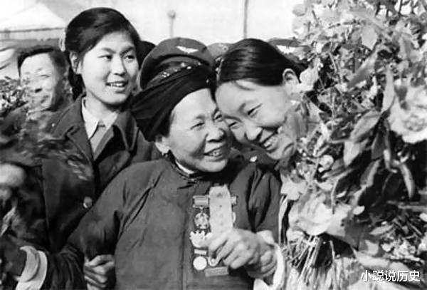 黄继光|黄继光牺牲真相曝光，血肉之躯真能挡住机枪吗？女卫生员说出细节