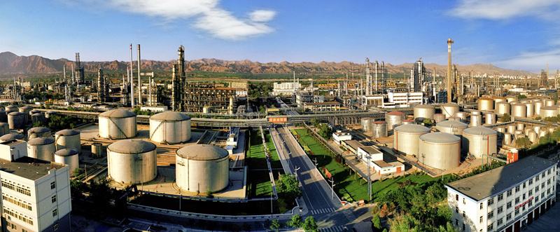 「石油企业」为什么国际原油价格下跌，我国的石油企业却很害怕？