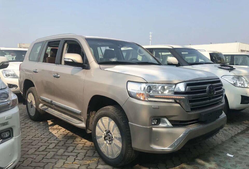 大众途锐:最新款丰田陆巡到港!土豪金外观+空气悬挂,售价与大众途锐看齐