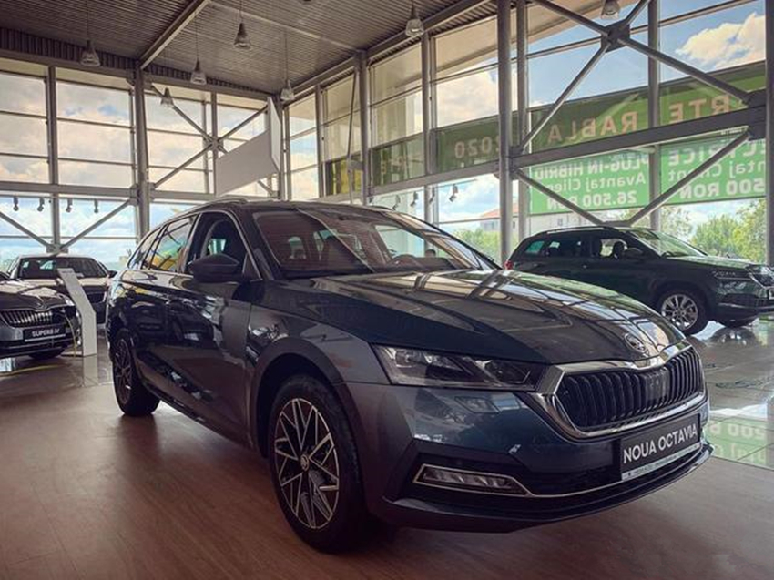 「大众汽车」大众又成功了!大溜背比奥迪漂亮,自带双人床不足10万,内饰让思域羡慕