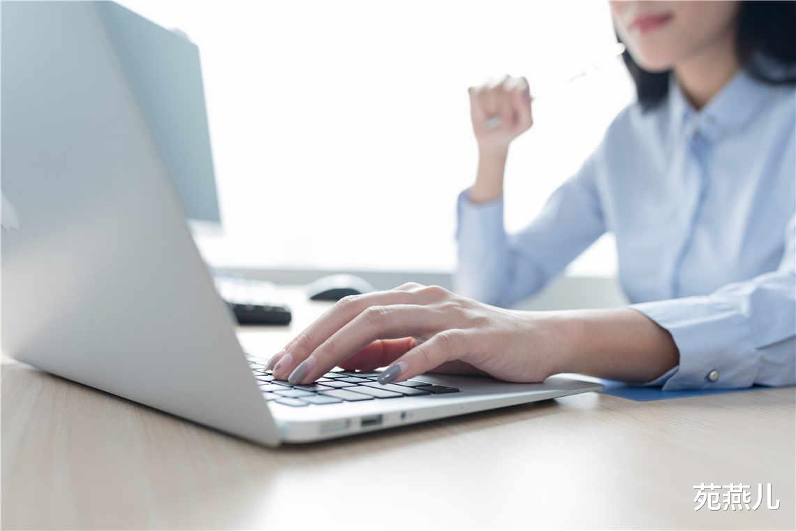 求职|何旻哲简历造假受质疑,堂堂清华毕业生,为啥还要包装自己?