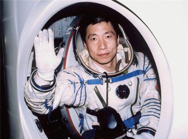 杨利伟■17年前，杨利伟上太空时为何要配枪？苏联的教训引以为戒