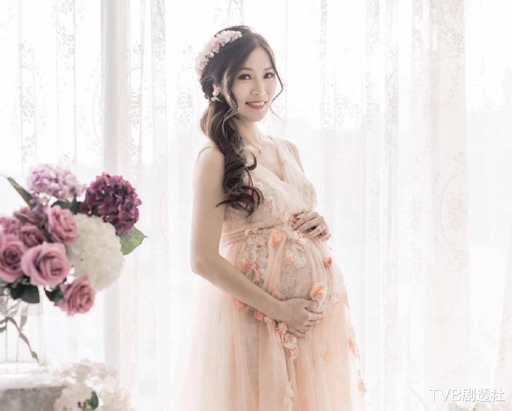 恭喜！香港著名女星剖腹產誕下女嬰，如願升級做新手媽媽-圖4