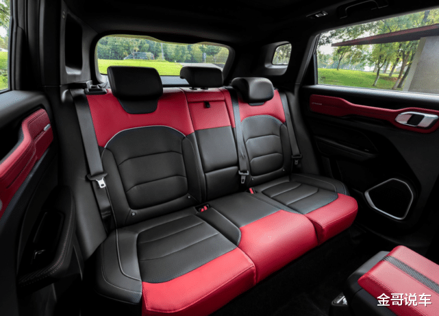 「吉利」吉利版“小路虎”火了！比瑞虎7有实力，配72色氛围灯，油耗5.7升