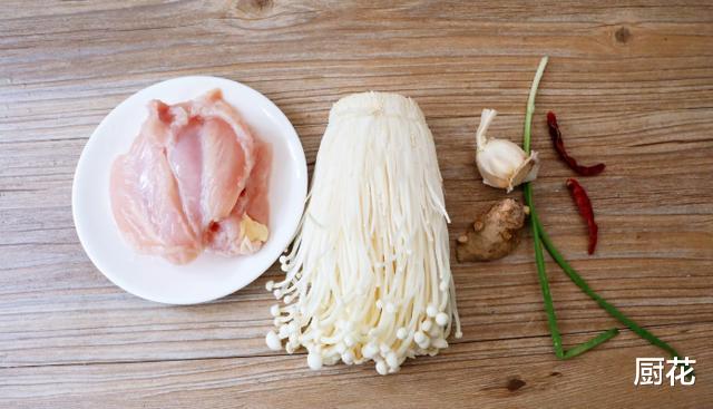 『金针菇』6月，此菜是\天然瘦身菜\，经常吃皮肤细腻人苗条